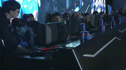 员庆祝进球 员庆祝进球