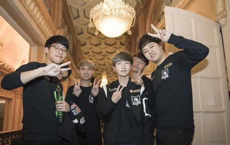 吸引了来自 吸引了来自